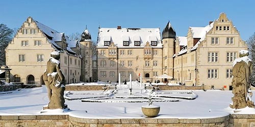  guide accommodation weser renaissance palaces niedersachsen price munchhausen castle luxury hotel hameln