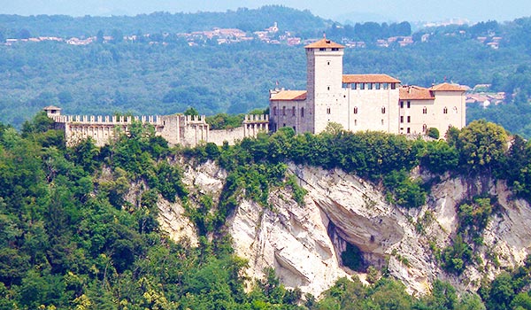  guide italian castle hotels italy stay historic hotel 