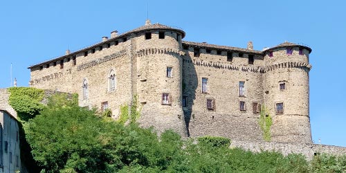  stay romantic castles emilia romagna book unique hotel castello compiano taro valley